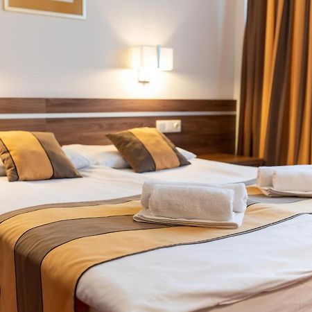 Hotel Árpád Tatabánya Buitenkant foto