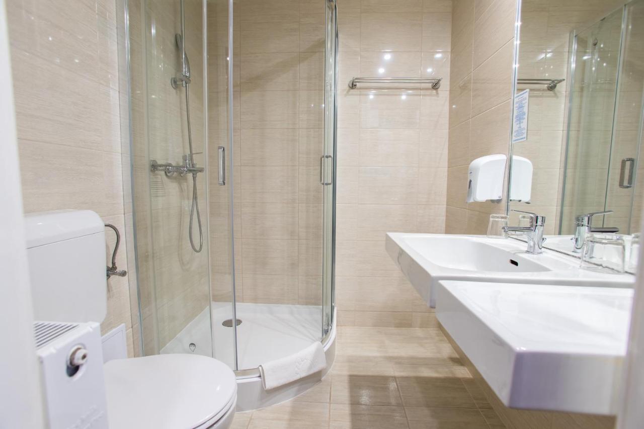 Hotel Árpád Tatabánya Buitenkant foto