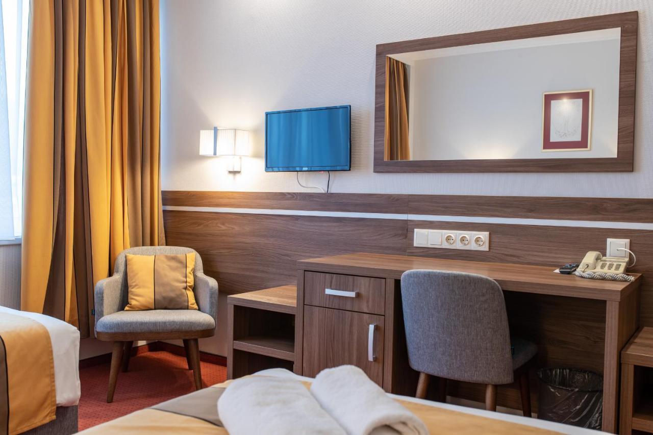 Hotel Árpád Tatabánya Buitenkant foto
