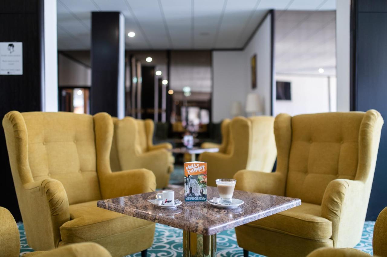 Hotel Árpád Tatabánya Buitenkant foto