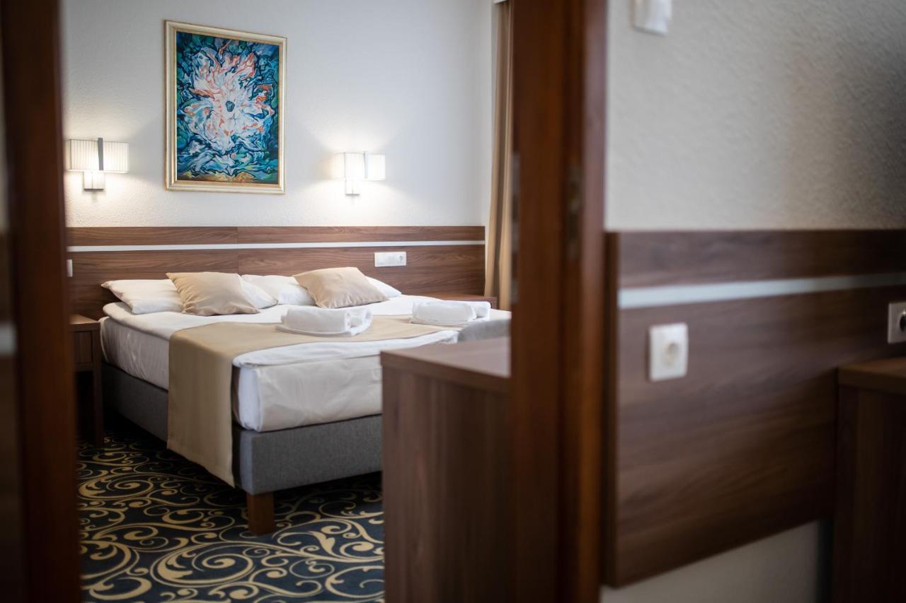 Hotel Árpád Tatabánya Buitenkant foto