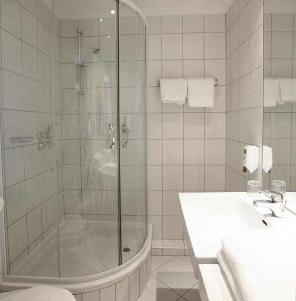 Hotel Árpád Tatabánya Buitenkant foto