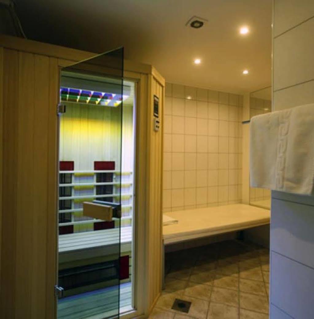 Hotel Árpád Tatabánya Buitenkant foto